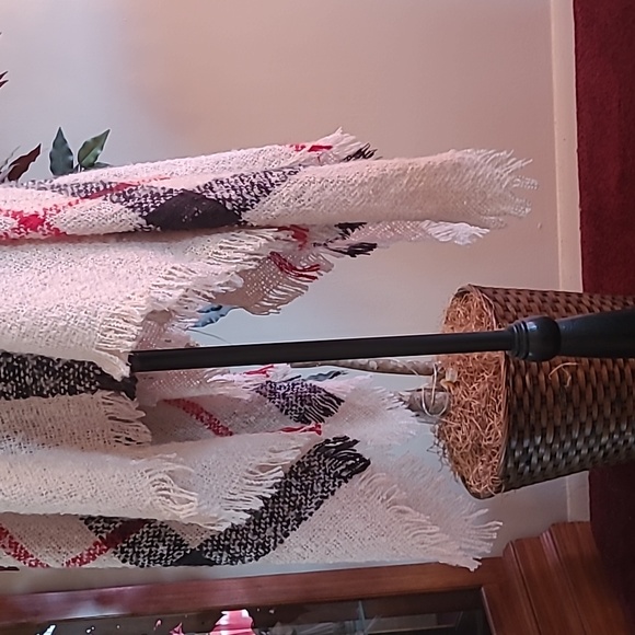 NORTHERN ANGEL CROCHET TURTLE NECK SHAWL/PONCHO - Picture 3 of 8